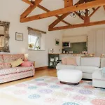 Peaceful Countryside Barn Conversion In The Yorkshire Dales By Mcpi Hosting, Perfect For Couples, Small Families & Walkers בית נופש